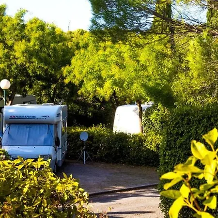 Mobil-home Confortable Avec Terrasse Pour 2 A - Api-1-52-710 *
